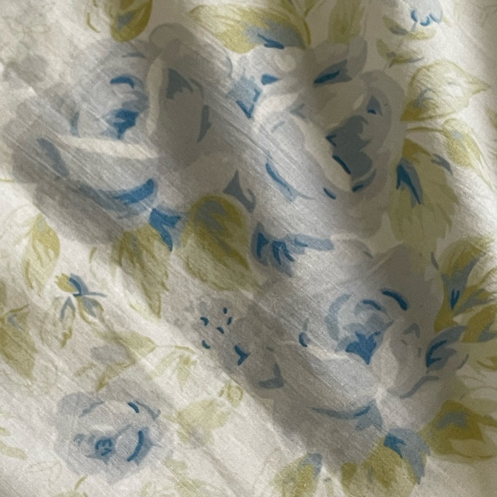 Simply Shabby Chic British Rose Ruffled Table Cloth~ NWOT